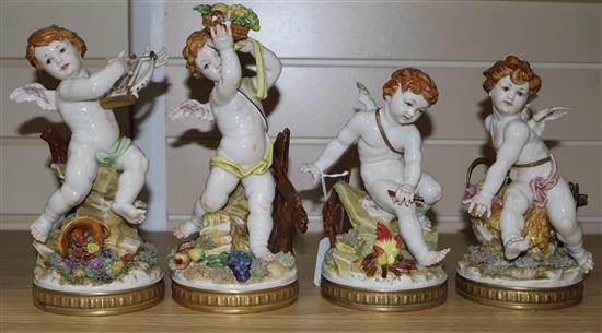 Four Spanish Cherub musicians